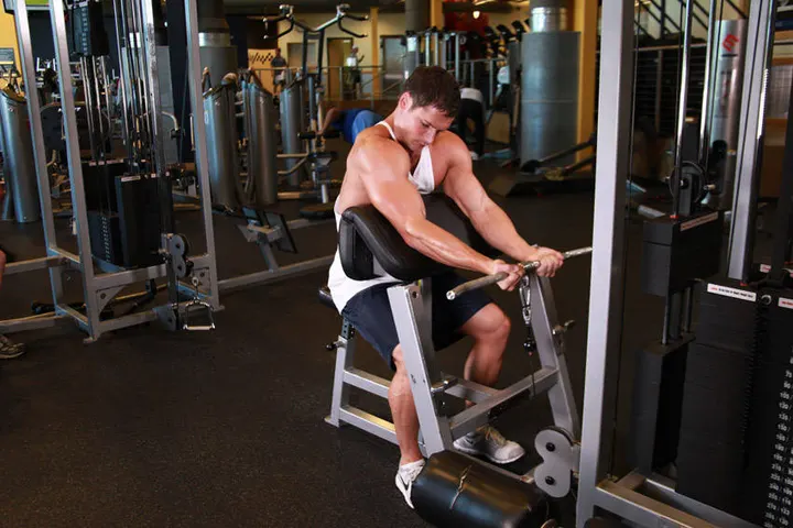 Cable Preacher Curl — Start position