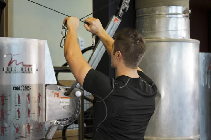 Cable Rear Delt Fly — Start position