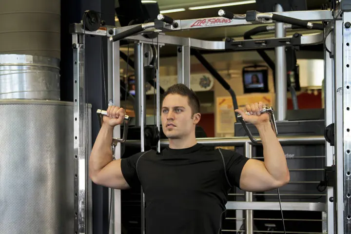Cable Shoulder Press — Start position