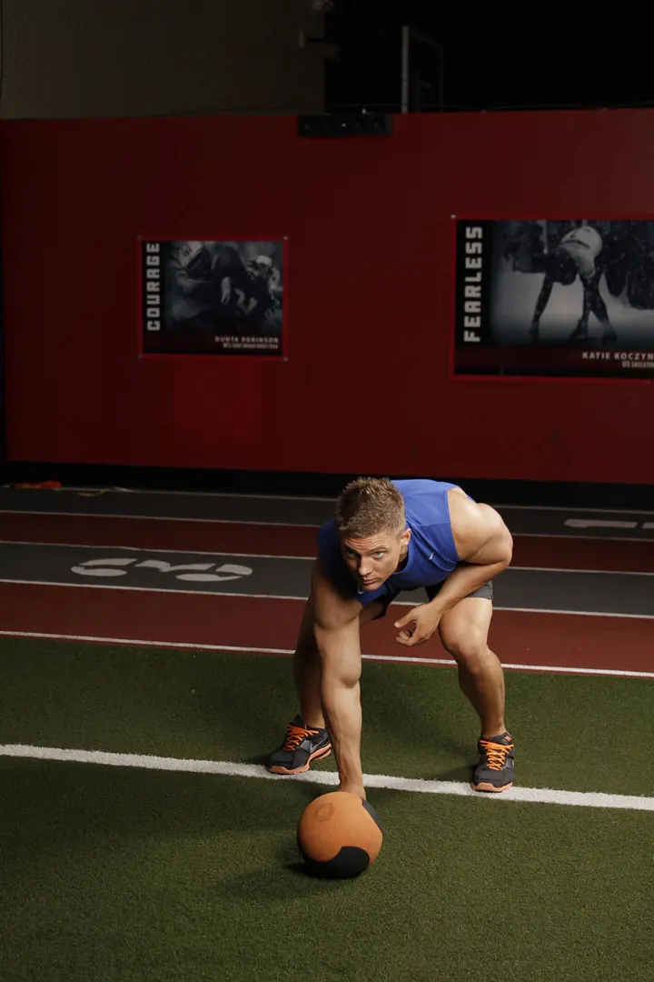Chest Push from 3 point stance — Start position