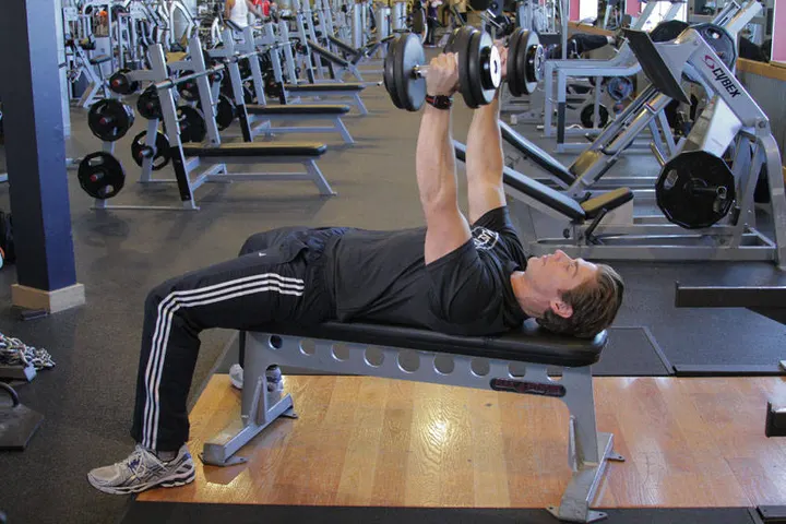 Dumbbell Bench Press with Neutral Grip — Start position