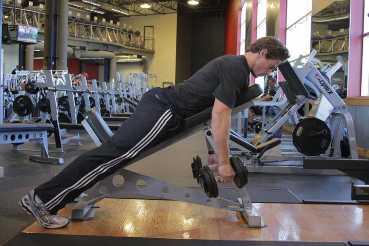 Dumbbell Incline Row — Start position