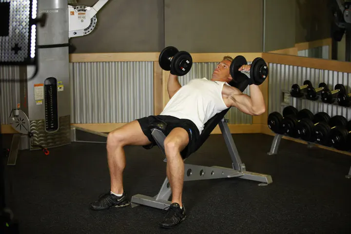 Incline Dumbbell Press — Start position