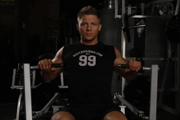 Leverage Chest Press — Start position