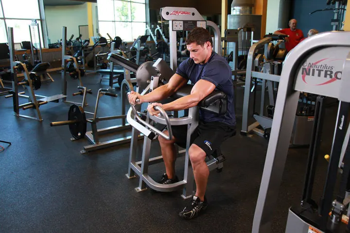 Machine Preacher Curls — Start position
