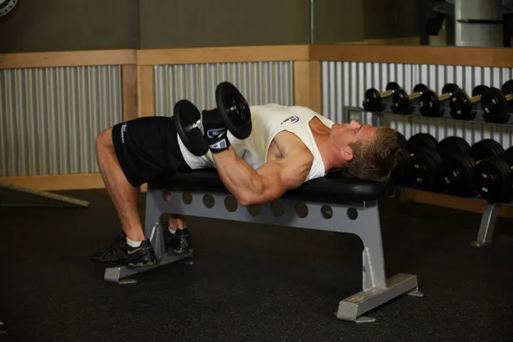 One-Arm Flat Bench Dumbbell Flye — Start position