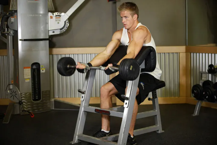 Preacher Curl — Start position