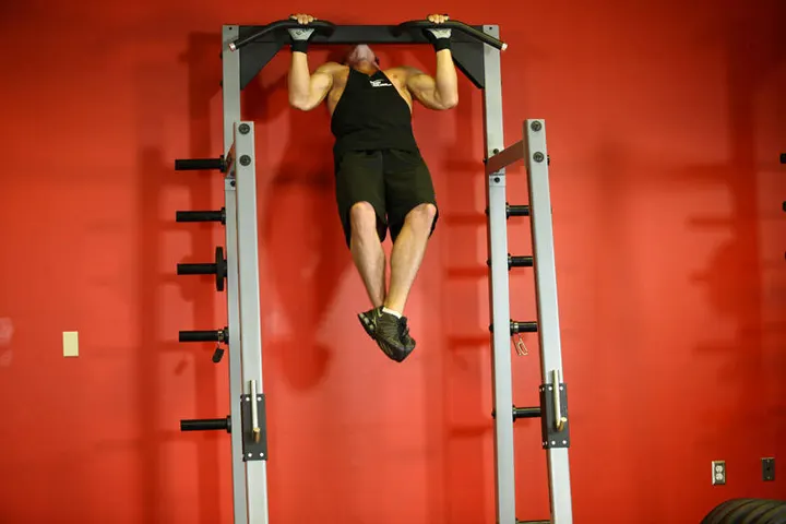 Rocky Pull-Ups/Pulldowns — End position