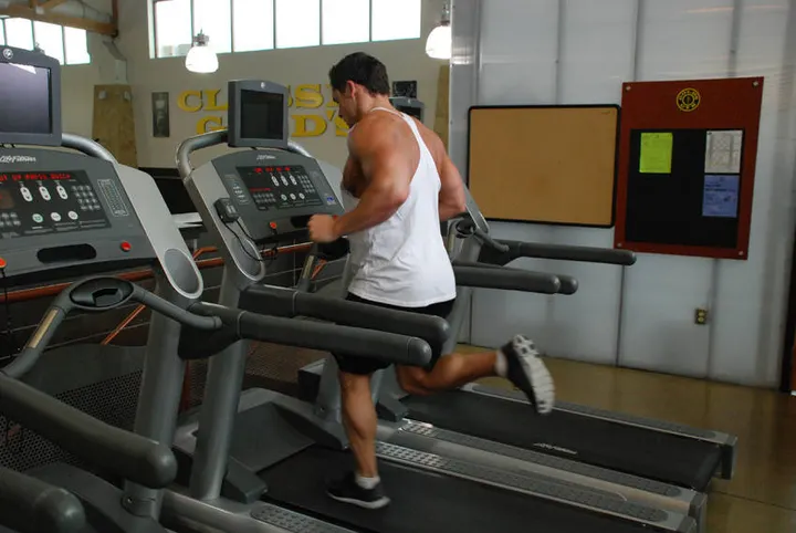 Running, Treadmill — End position