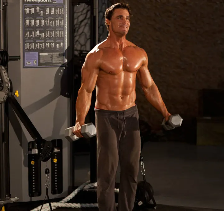 Side Laterals to Front Raise — Start position