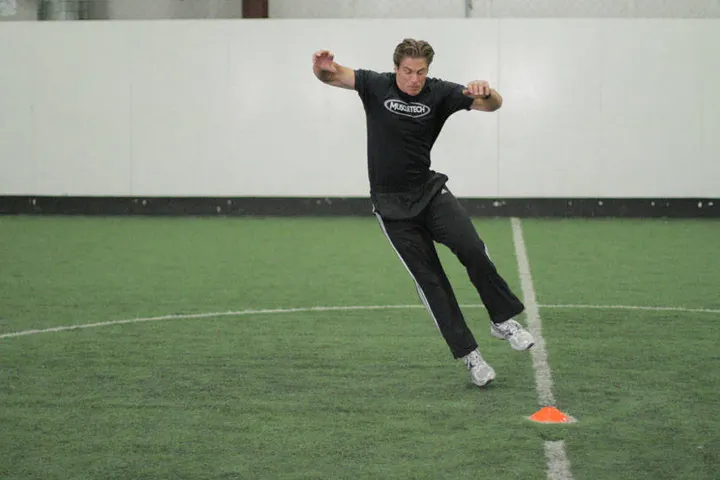 Side Standing Long Jump — End position