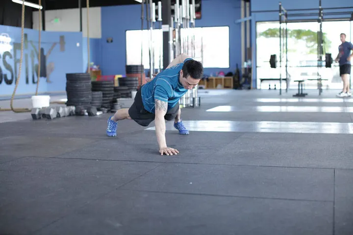 Single-Arm Push-Up — End position