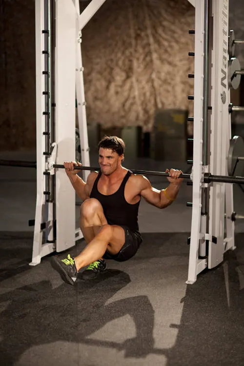 Smith Machine Pistol Squat — End position