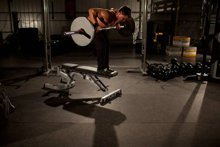 Straight Bar Bench Mid Rows — End position