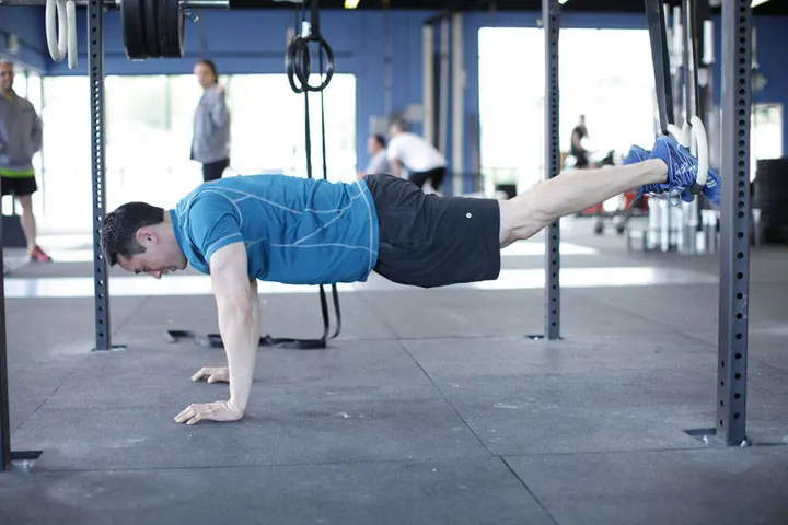 Suspended Reverse Crunch — Start position