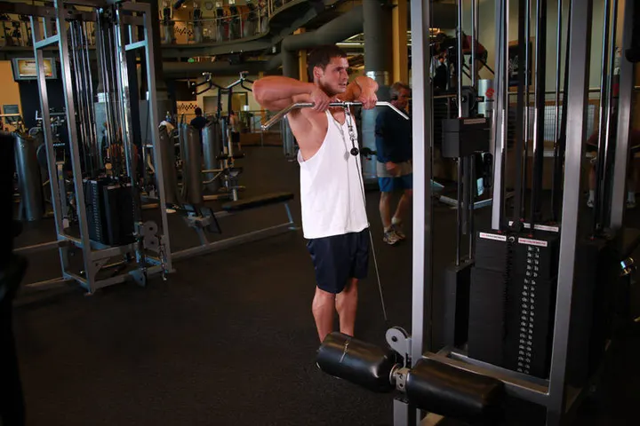 Upright Cable Row — Start position