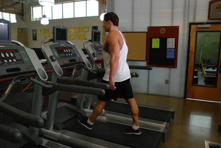 Walking, Treadmill — Start position