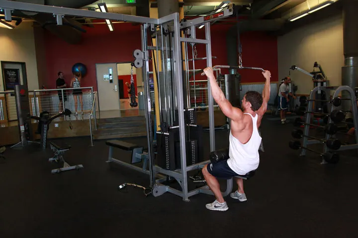 Wide-Grip Lat Pulldown — Start position